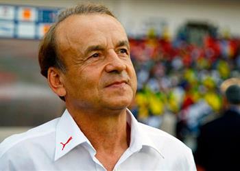 مدرب نيجيريا أنا من عشاق ميسي ولكن لا توجد شفقة غد ا