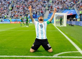 فيديو ميسي يحقق رقمين تاريخيين بهدفه في شباك نيجيريا