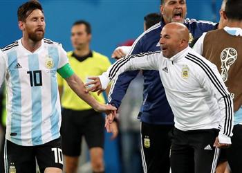 فيديو الكاميرات تكشف سيطرة ميسي على أفكار سامباولي أمام نيجيريا