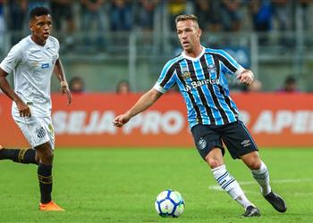 آرثر يستعد لبدء التدريبات مع برشلونة