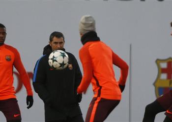 فالفيردي يتخذ قرارا هاما بشأن مدافعي برشلونة