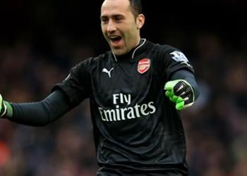حارس آرسنال يعلق على مستقبله