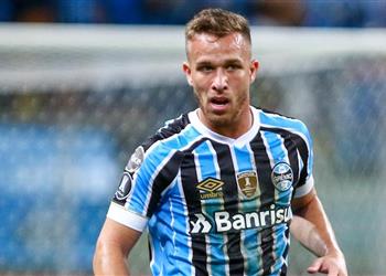 آرثر ينتظر إشارة برشلونة