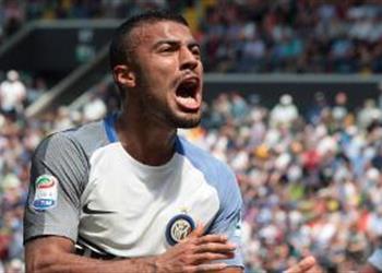 والد رافينيا يكشف أخر تطورات مستقبله مع برشلونة