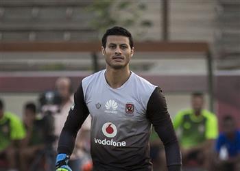 صورة الأهرام يقدم عرضا رسميا لضم محمد الشناوى من الأهلى