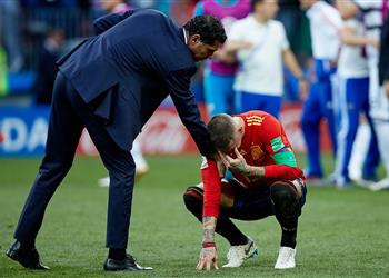 هييرو يدافع عن لاعبي إسبانيا