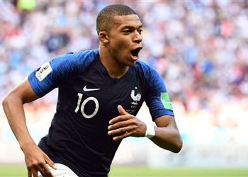 لاعبان عربيان ينافسان مبابي ونجوم ريال مدريد وبرشلونة على الجولدن بوي