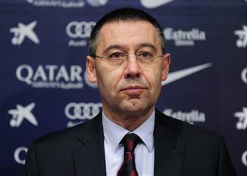 ليون يصدم برشلونة ويجدد عقد لاعبه