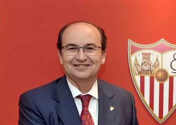 رئيس إشبيلية يلمح لاقتراب مدافعه من برشلونة