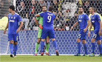 تحكيم_بطولات جمال الشريف ليمينا يستحق البطاقة الحمراء وركلة جزاء ليون صحيحة