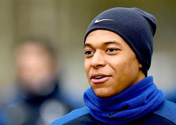 فينجر يتوقع سيطرة مبابي على العالم في المستقبل