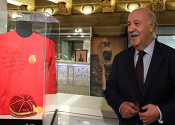 ديل بوسكي يدافع عن مدرب إسبانيا