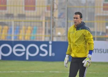 الحضري ي زين قائمة الإسماعيلي في معسكر الإسكندرية