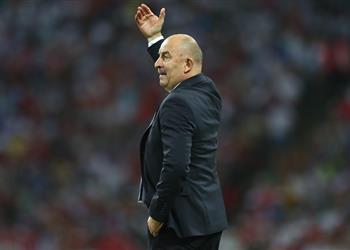 مدرب روسيا يشيد بالمساندة الجماهيرية رغم الخروج من كأس العالم