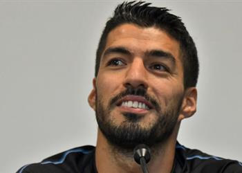 سواريز يكسر حاجز الصمت ويعقب على خروج أوروجواي من كأس العالم