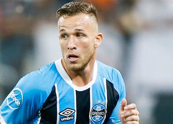 الكشف عن موعد انتقال آرثر إلى برشلونة