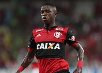 صحيفة إسبانية تكشف موعد انضمام فينيسيوس لريال مدريد