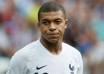 مبابي غاضب من نيمار وألفيش في باريس سان جيرمان