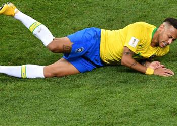 الظاهرة ينصح نيمار بتغيير سلوكه في المباريات