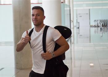 فيديو آرثر يصل إلى برشلونة