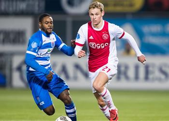 نجم أياكس يوضح هل ينتقل لبرشلونة هذا الصيف