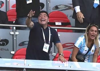 مارادونا يدافع عن ميسي ضد الانتقادات