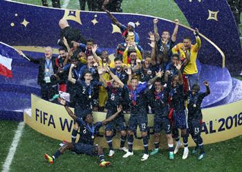 أول لاعب بمنتخب فرنسا يعلن الاعتزال الدولي بعد التتويج بكأس العالم