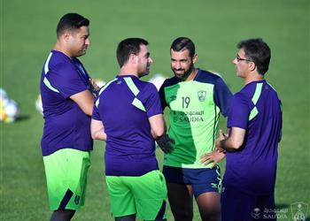 أهلي جدة يحتفي بـ عبد الله السعيد خلال معسكر النمسا