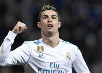لاعب ريال مدريد يطلب الحصول على قميص رونالدو