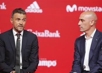 رئيس الاتحاد الإسباني يكشف حقيقة التفاوض مع بينيتيز قبل إنريكي