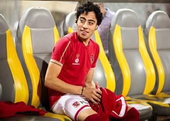 طبيب الأهلى يكشف تفاصيل اصابة أكرم توفيق التي غادر بسببها ودية الجونة