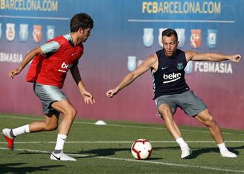 آرثر يثير دهشة الجميع في برشلونة