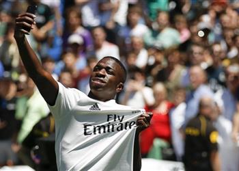 فينيسيوس رحيل رونالدو سعيد للتواجد مع بنزيما