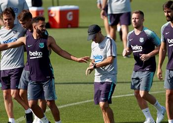 فالفيردي يرفض سفر مدافعه لجولة أمريكا وعرض تركي ينقذه من جحيم برشلونة