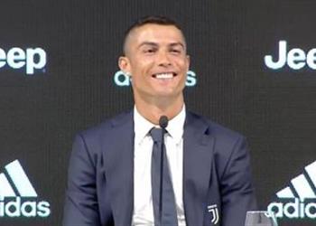 صور جماهير نابولي تهين رونالدو