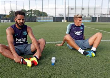 لاعب برشلونة يتلقى عرض ا من البريميرليج