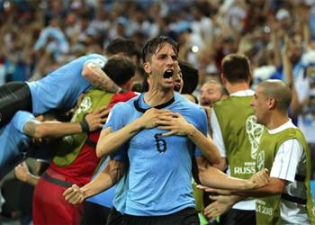 جوارديولا ينافس برشلونة على نجم أوروجواي