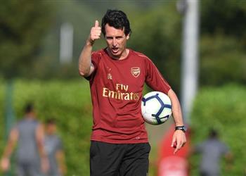 إيمري يرفض حسم حارس آرسنال الأساسي بالموسم الجديد