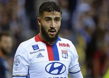 مشجعة تنعش آمال جمهور ليفربول بشأن صفقة نبيل فقير