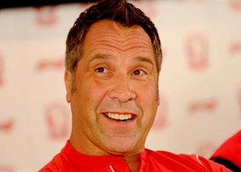 أسطورة آرسنال يختار الحارس الأساسي بالموسم الجديد