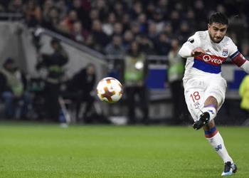 ليون يستخدم ورقة جديدة لمنع رحيل فقير إلى ليفربول