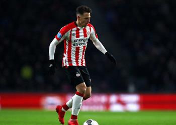 هدف اليونايتد يطير إلى نابولي