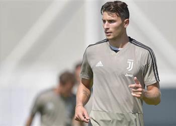 لاعب يوفنتوس يوضح حقيقة رحيله إلى ميلان