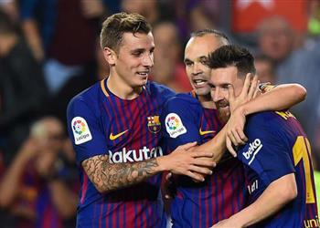 إيفرتون يقترب من حسم صفقة مدافع برشلونة