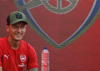 رد غير متوقع من أوزيل على هجوم رئيس بايرن ميونيخ