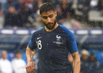 ليون يقدم عقد ا جديد ا لنبيل فقير