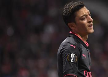 إيمري يقدم الدعم لأوزيل بعد أزمته الدولية