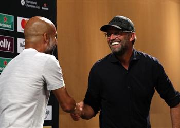 فيديو جوارديولا يترك المؤتمر الصحفي وكلوب يرد بتعليق ساخر
