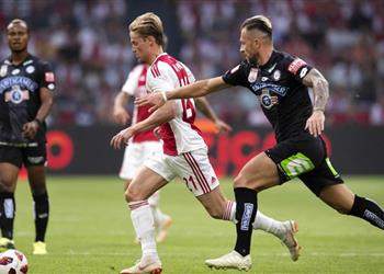 هدف برشلونة يلمح للبقاء في أياكس