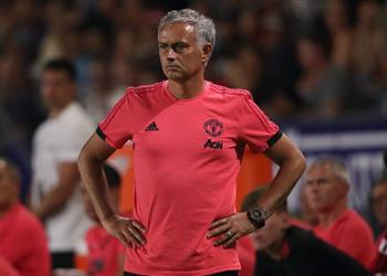 مورينيو يفاجئ لاعبي مانشستر يونايتد الدوليين بطلب غريب